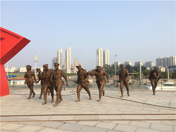 紅軍打仗銅雕