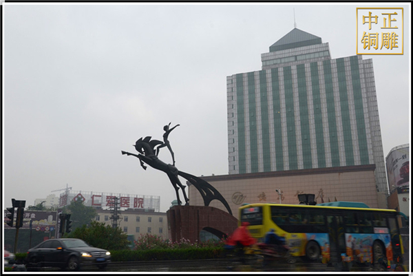 廣場(chǎng)銅馬雕塑 (2).jpg