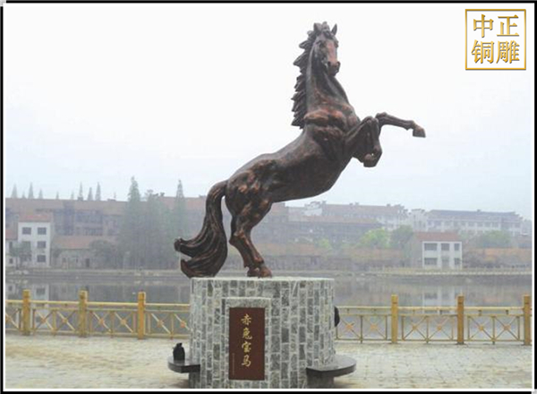 赤兔寶馬雕塑.jpg