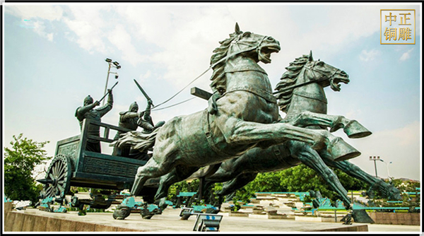 廣場(chǎng)銅馬車雕塑.jpg