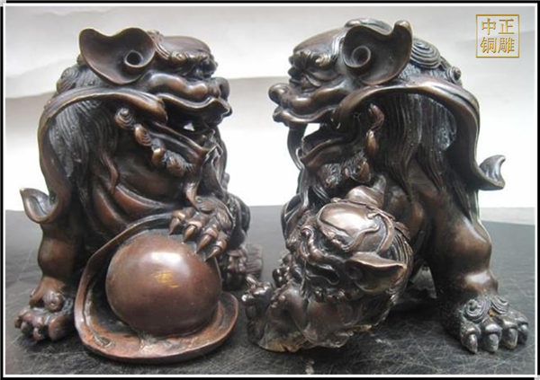 一對銅獅子擺件
