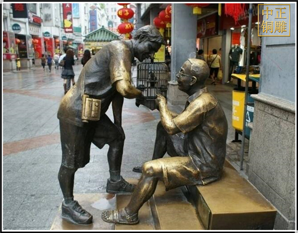 逗鳥人物銅雕塑