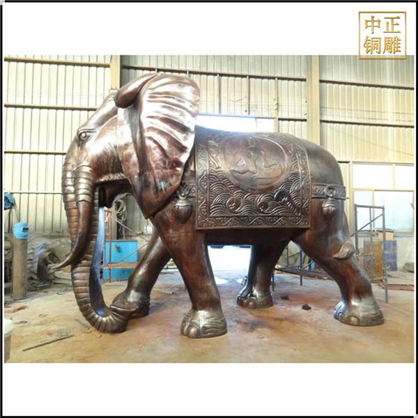 長(zhǎng)鼻子銅大象