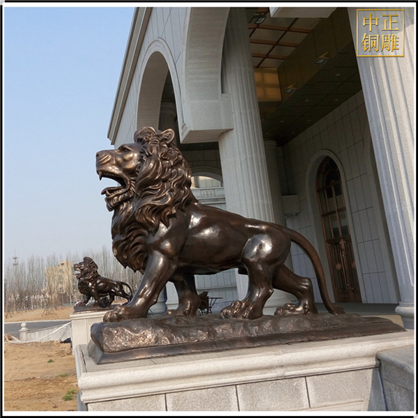 企業門口銅獅子