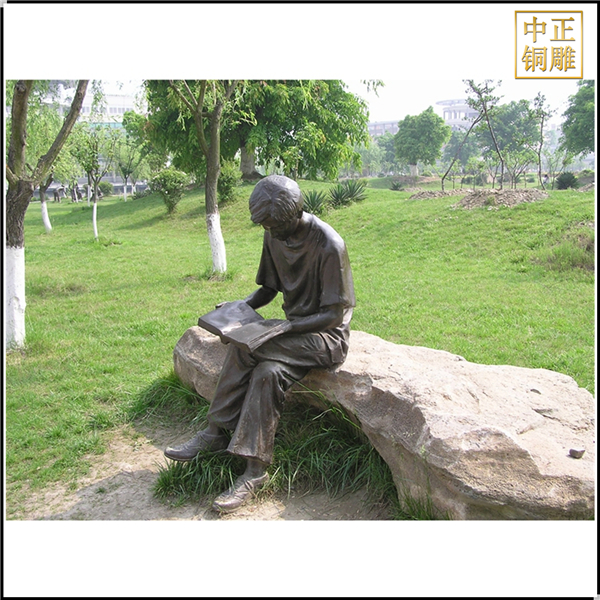 看書學習校園雕塑圖片