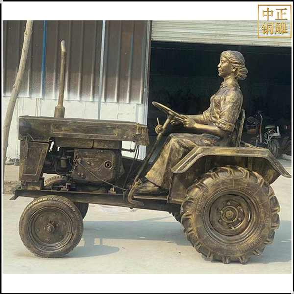 女子開(kāi)拖拉機(jī)人物雕塑