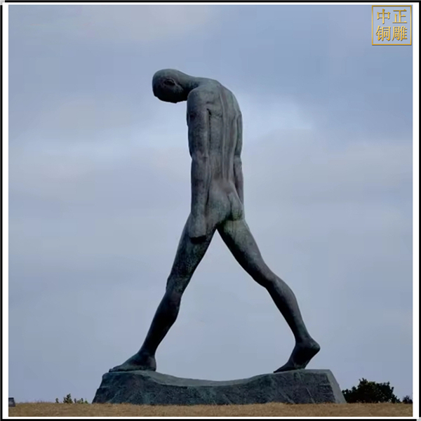 抽象憂傷男子銅雕塑.jpg